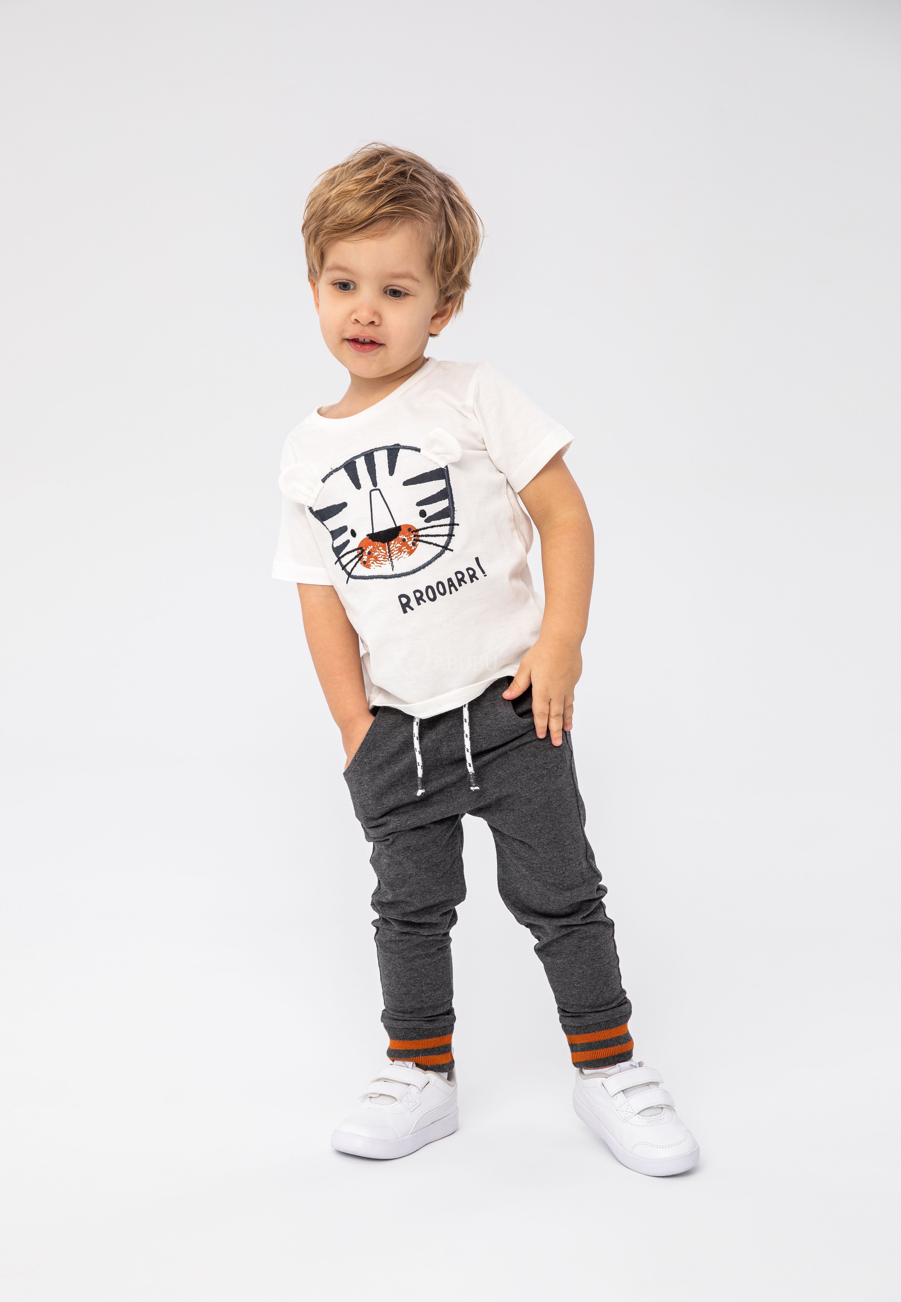 Set pantalon si tricou pentru baiat