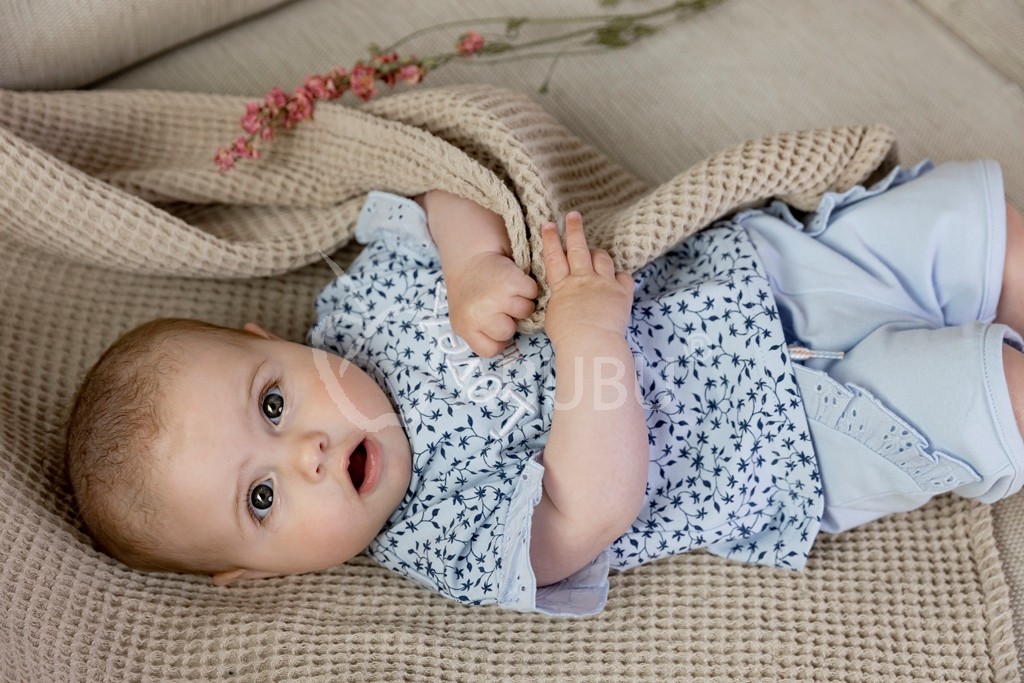 Set haine bebe in albastru pentru fete
